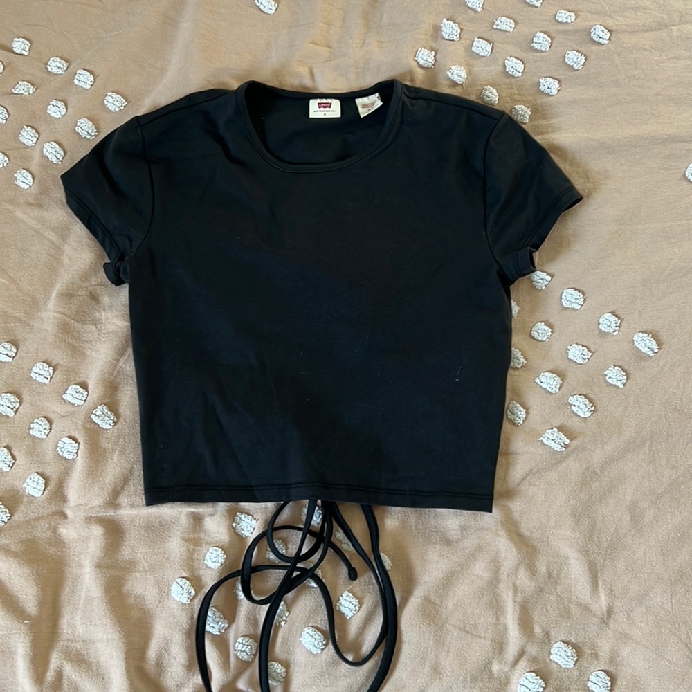 Levi’s Non Graphic Tee with Tie in the Back
